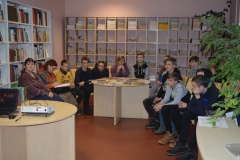 8.klase iepazīstas ar latviešu kriminālromāniem
