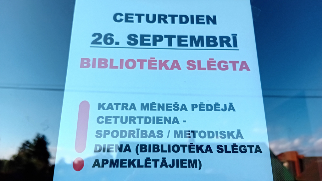 Foto ar uzrakstu - 26. septembrī bibliotēka slēgta