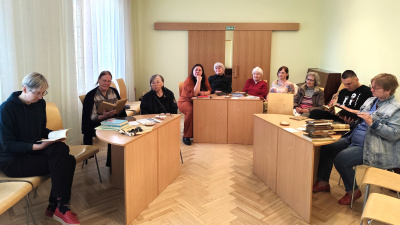 Lasītāju klubiņa tikšanās Alūksnes novada bibliotēkā.