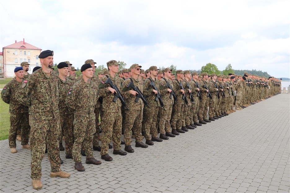 Rezerves karavīri zvēresta došanas ceremonijā, 2024. gada 17. augusts. Foto: aluksniesiem.lv.