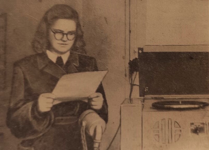 Radiomezgls Alūksnes 1. vidusskolā. Attēls: Padomju Alūksne, 19.11.1953.