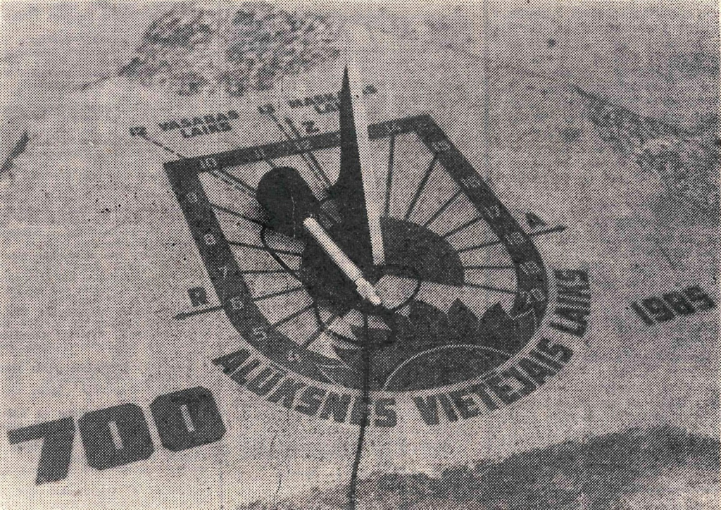 Saules pulkstenis. Attēls: Oktobra Karogs, 30.11.1985.