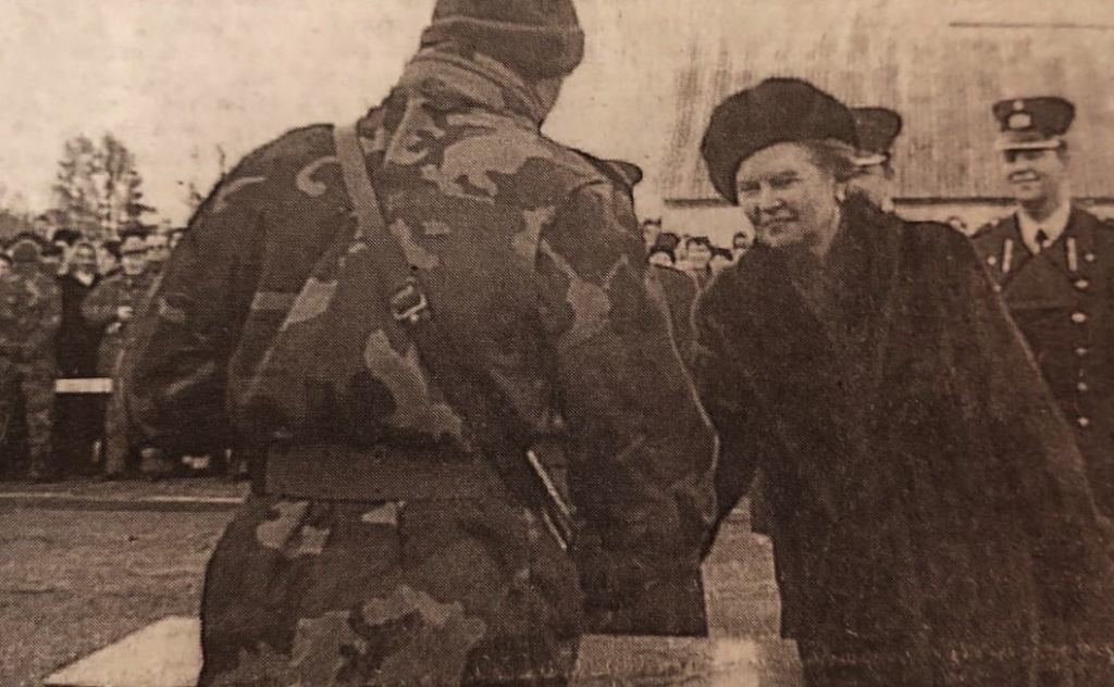 Valsts prezidente Vaira Vīķe-Freiberga Alūksnē. Attēls: Malienas Ziņas, 30.11.1999.