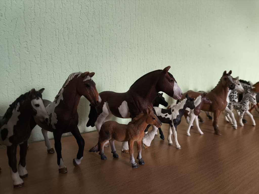 Emīlijas Frunzas zirgu figūriņu izstāde