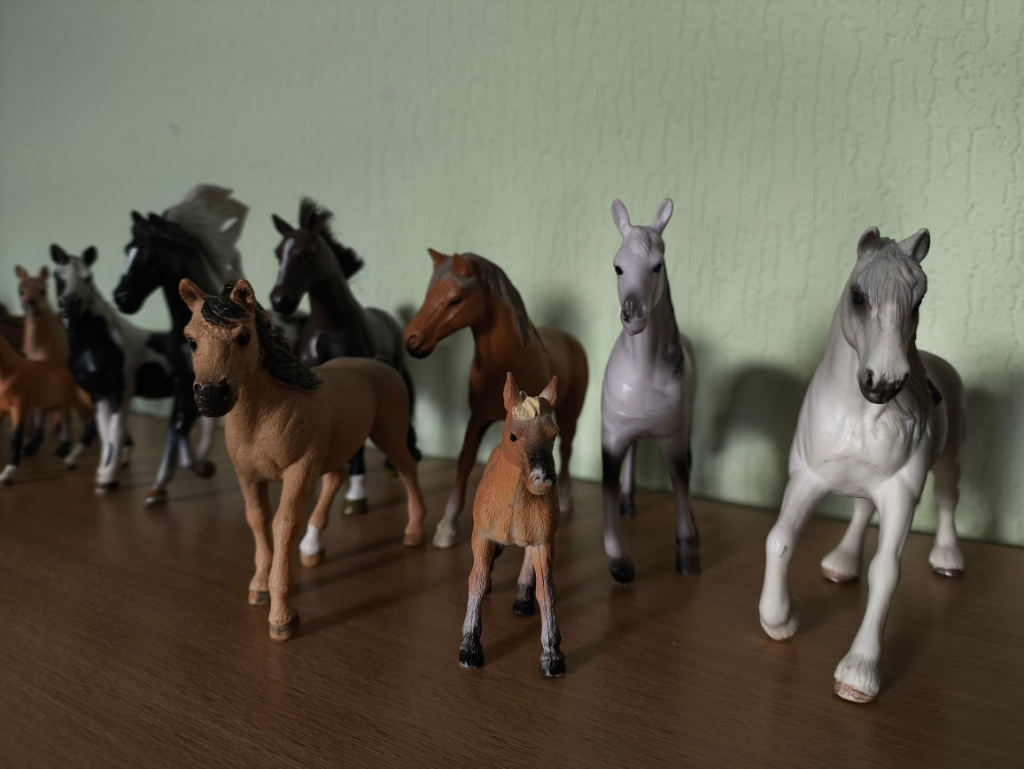 Emīlijas Frunzas zirgu figūriņu izstāde