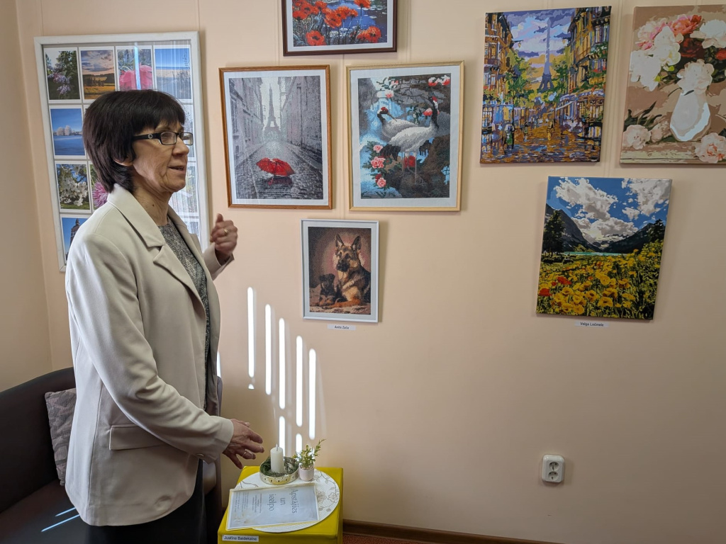 Alūksnes novada bibliotekāru radošo darbu izstāde